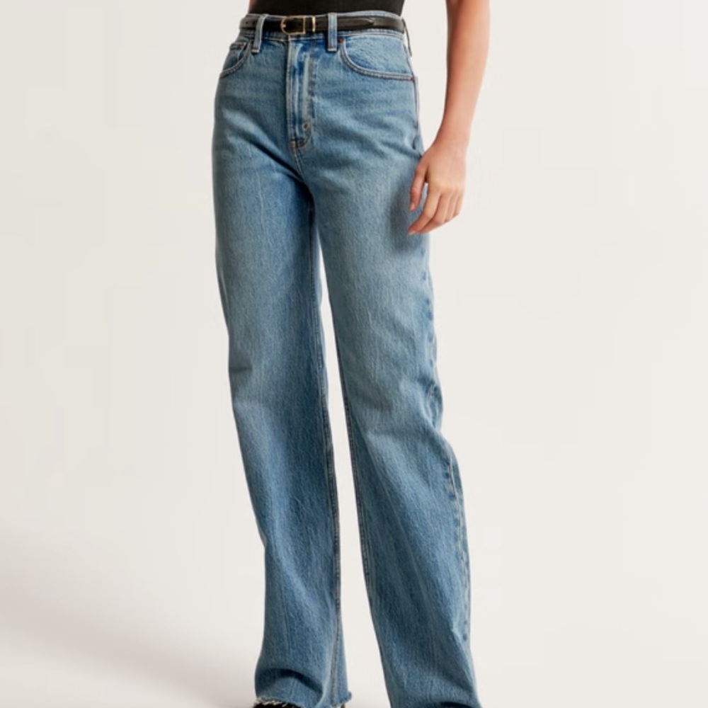 Abercrombie & Fitch High-Rise Relaxed Jeans - Light Wash Extra Long
